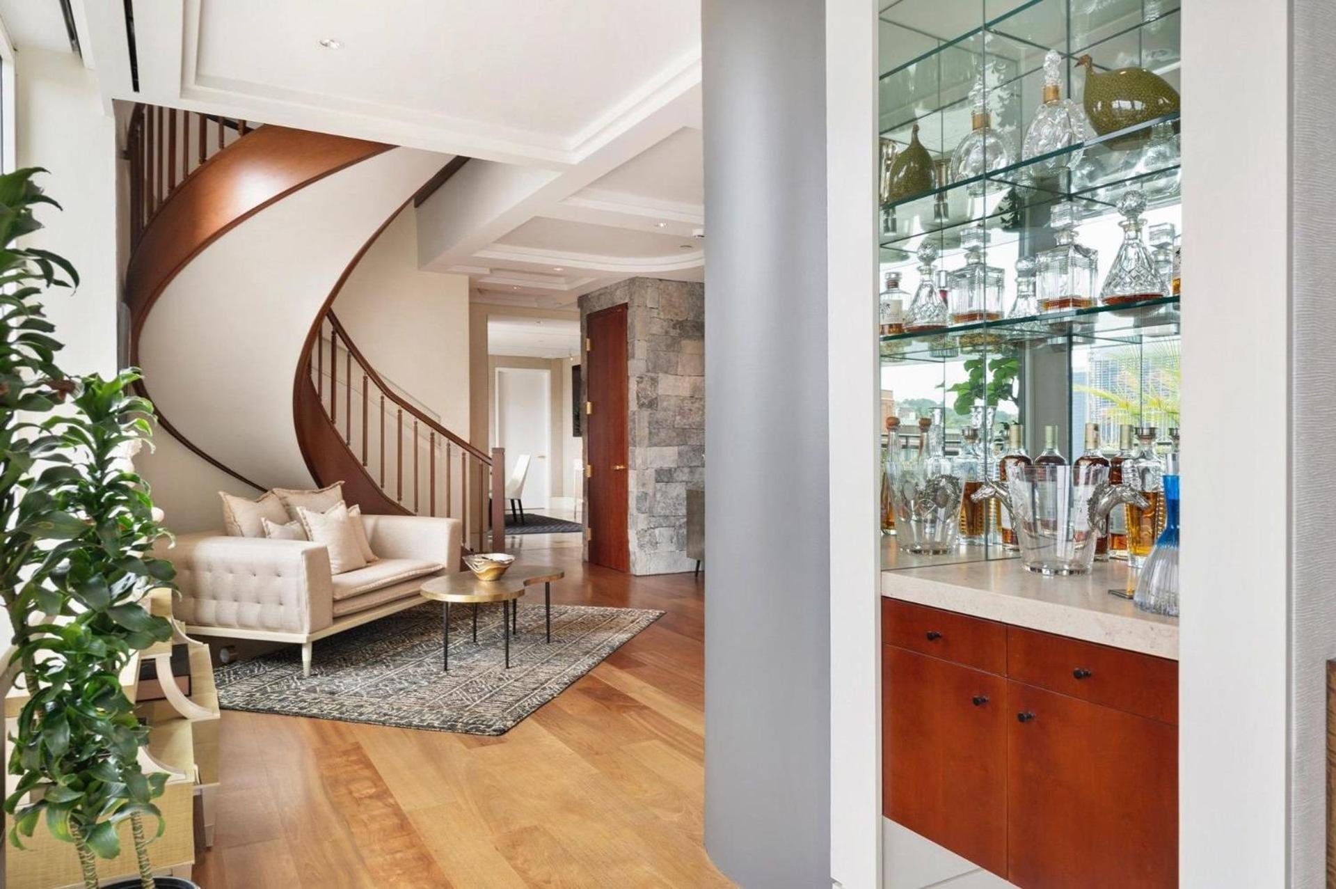 Luxurious Penthouse With Panoramic Views Apartment