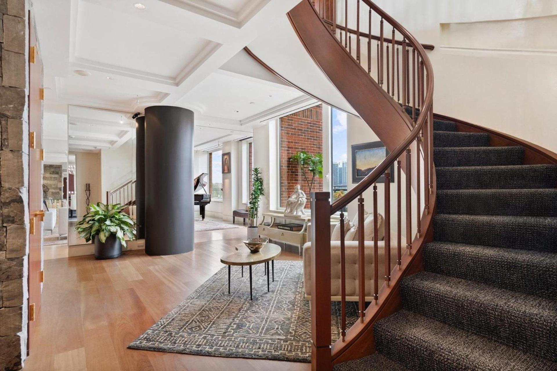 Luxurious Penthouse With Panoramic Views Washington