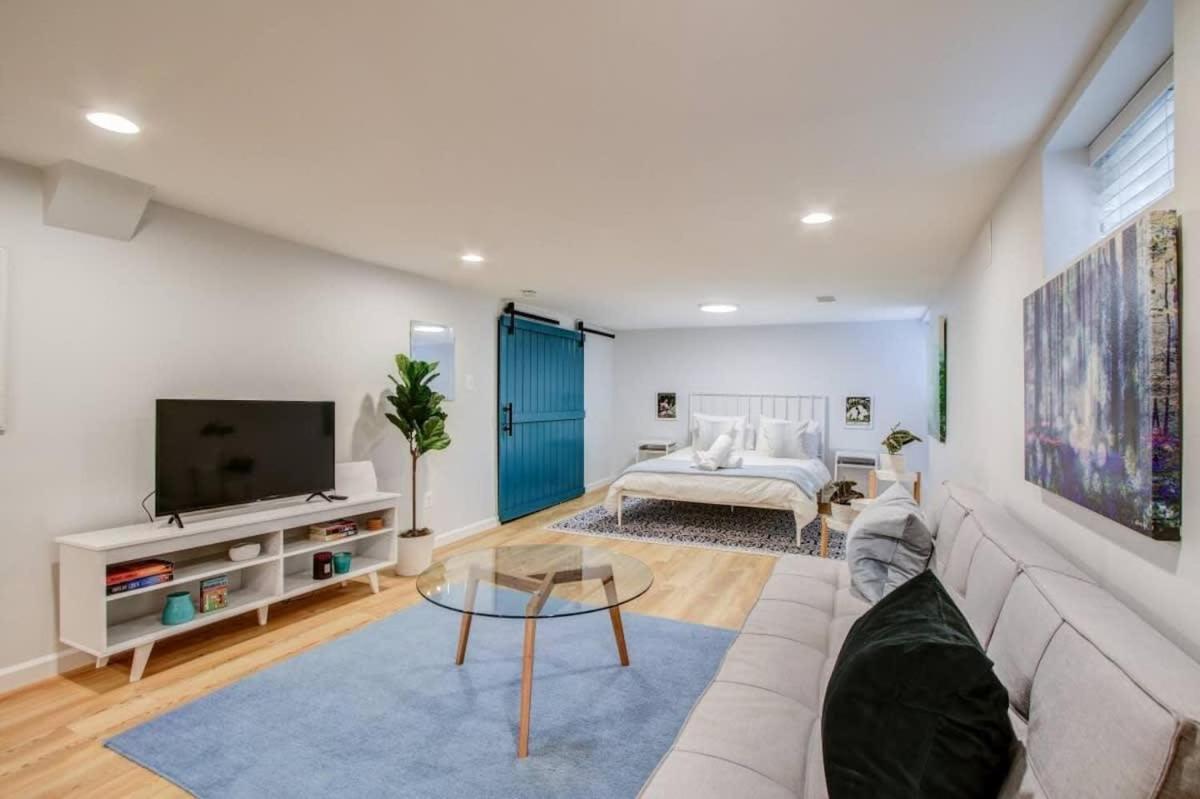 Sunny, Serene & Centrally-located *privacy *comfort *5-stars Washington