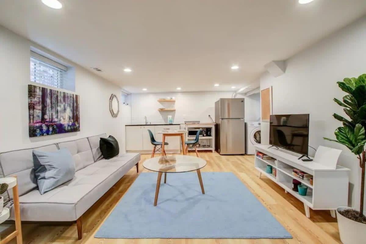 Apartment Sunny, Serene & Centrally-located *privacy *comfort *5-stars *
