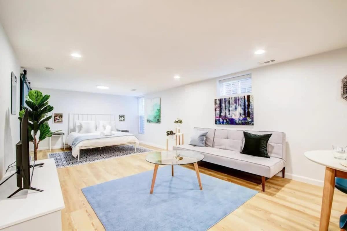 Sunny, Serene & Centrally-located *privacy *comfort *5-stars Apartment Washington