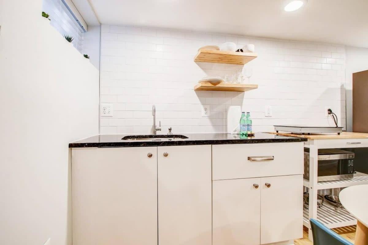Sunny, Serene & Centrally-located *privacy *comfort *5-stars Washington