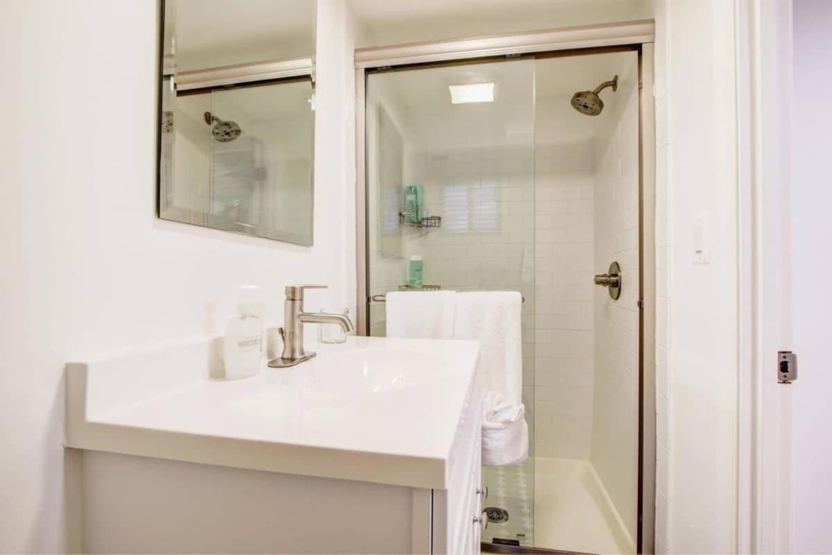 Sunny, Serene & Centrally-located *privacy *comfort *5-stars Apartment