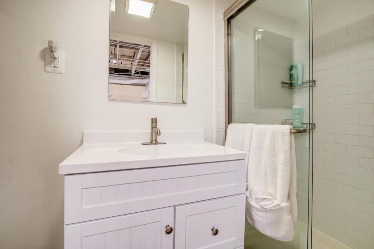 Apartment Sunny, Serene & Centrally-located *privacy *comfort *5-stars *
