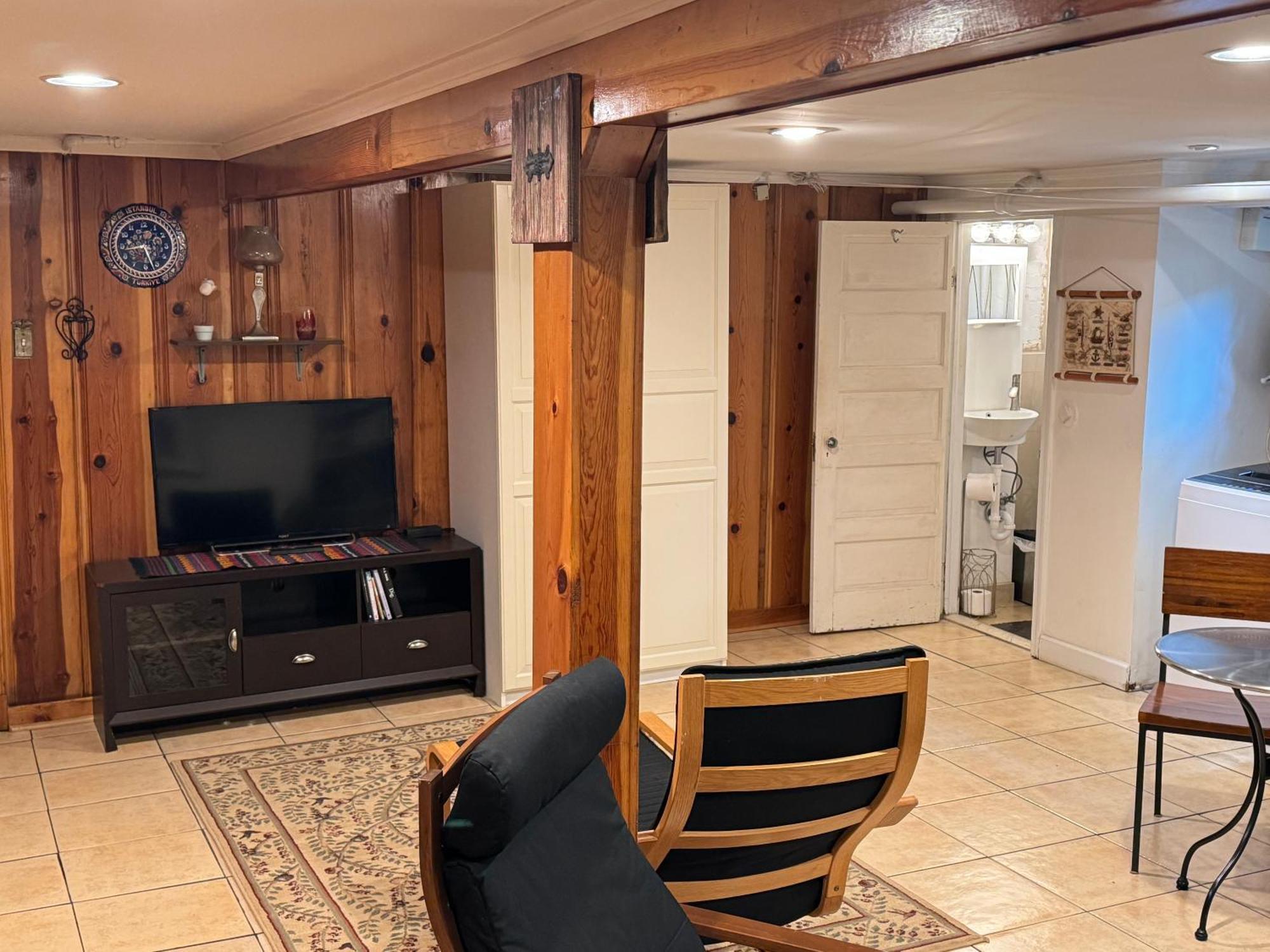 First Floor One Bedroom With Full Kitchen & Bath * Washington