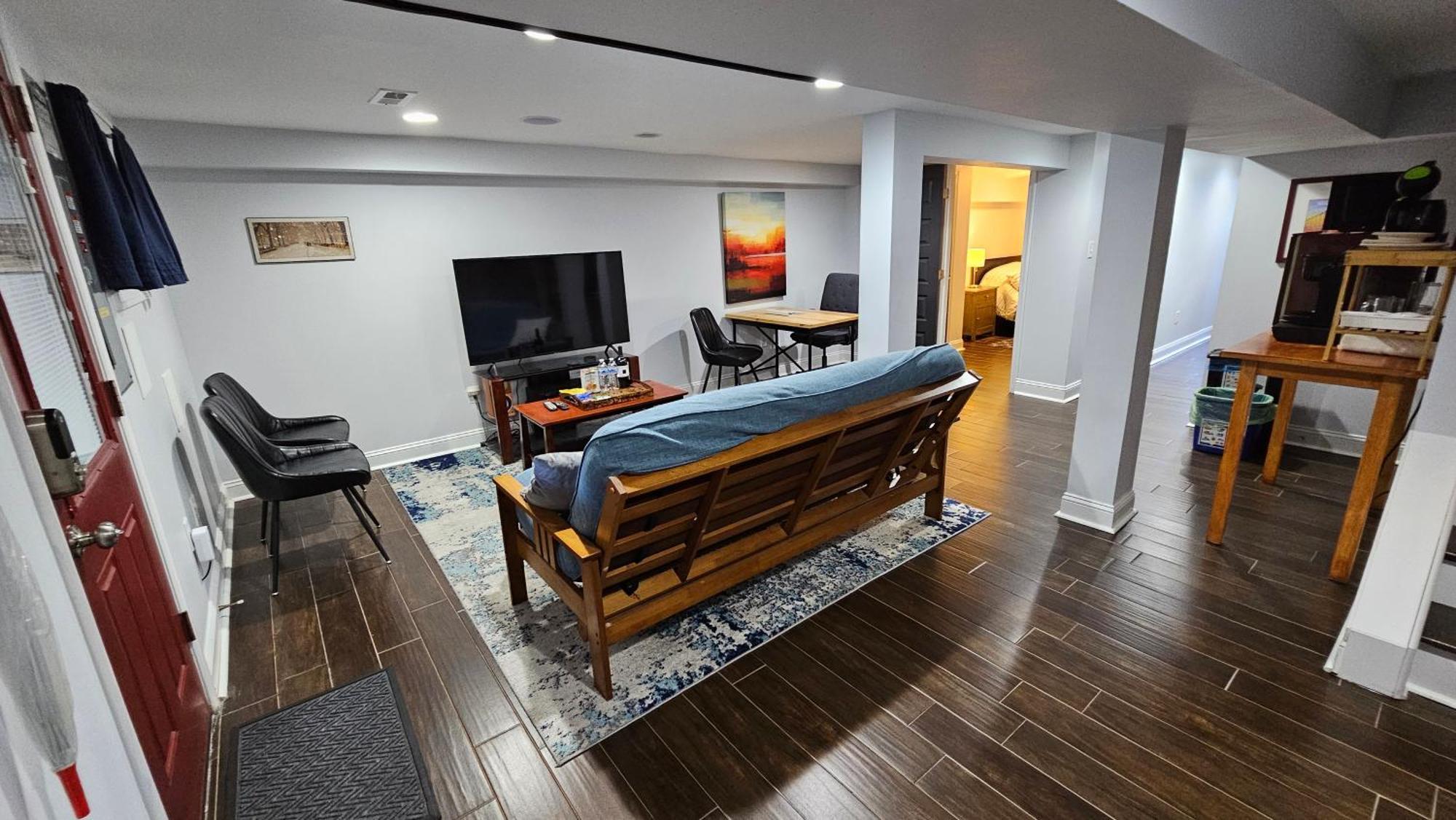 English Basement Suite: Metro-adjacent Petworth Retreat With Parking Apartment
