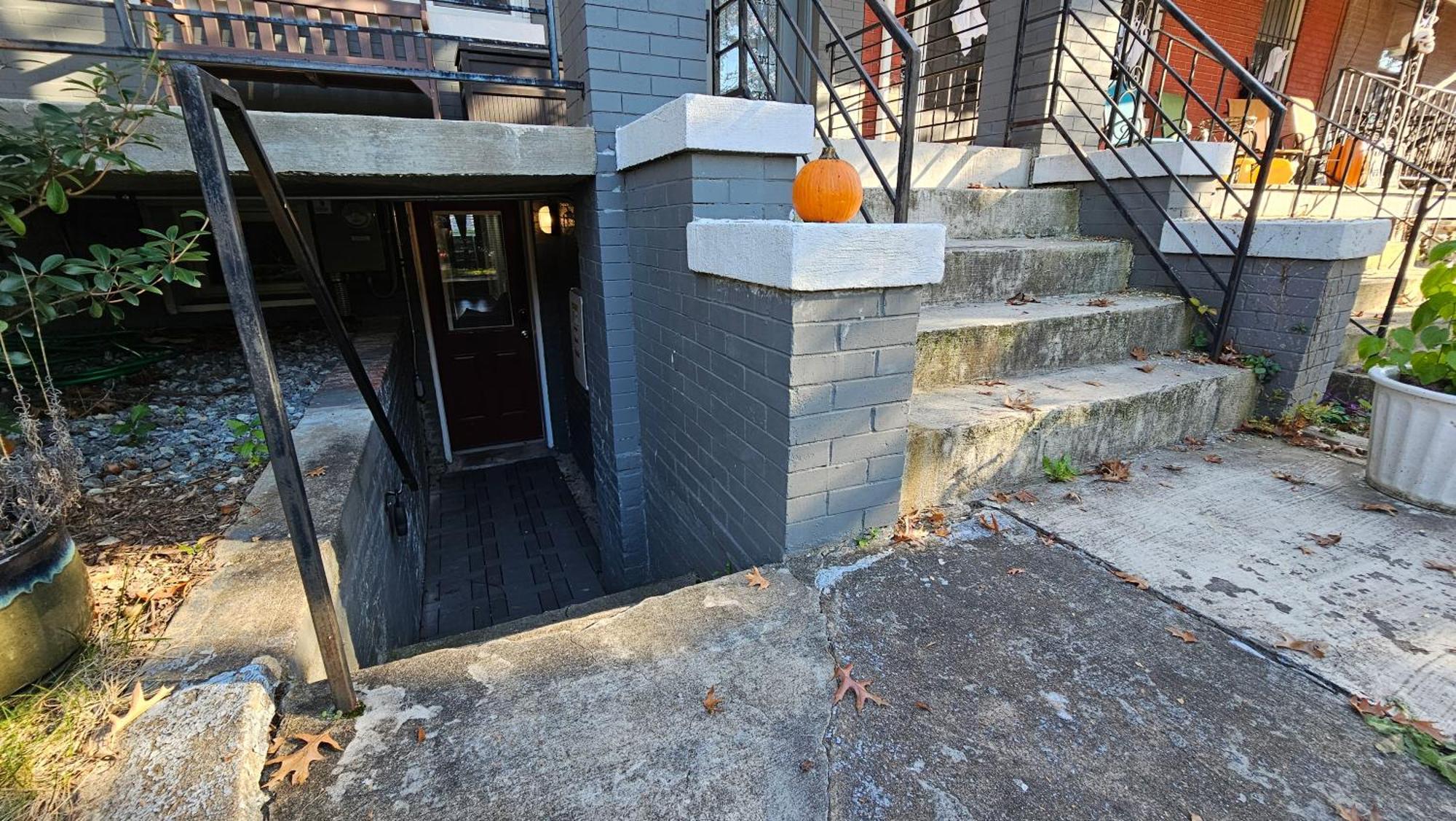 English Basement Suite: Metro-adjacent Petworth Retreat With Parking Apartment Washington