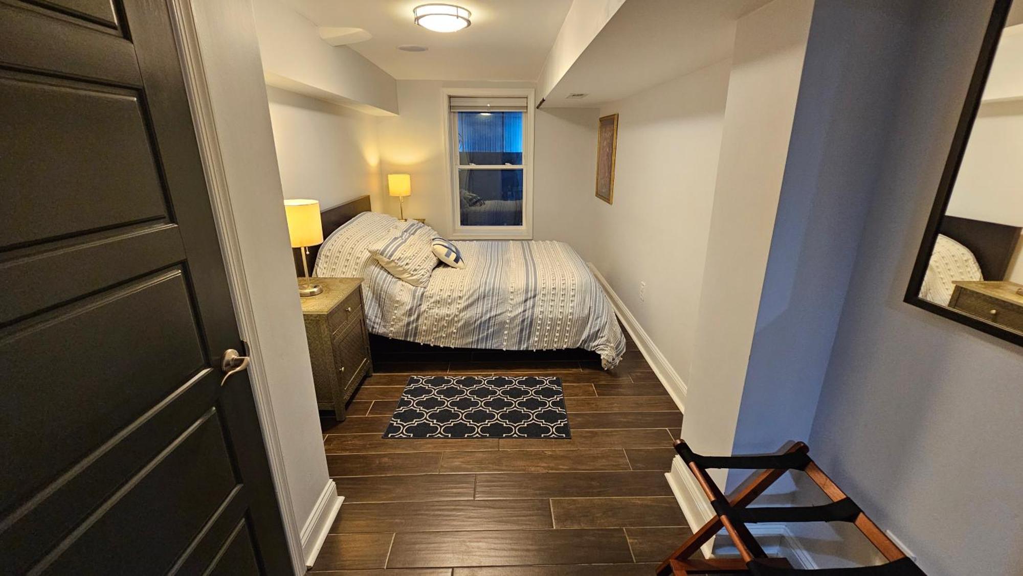 English Basement Suite: Metro-adjacent Petworth Retreat With Parking Apartment