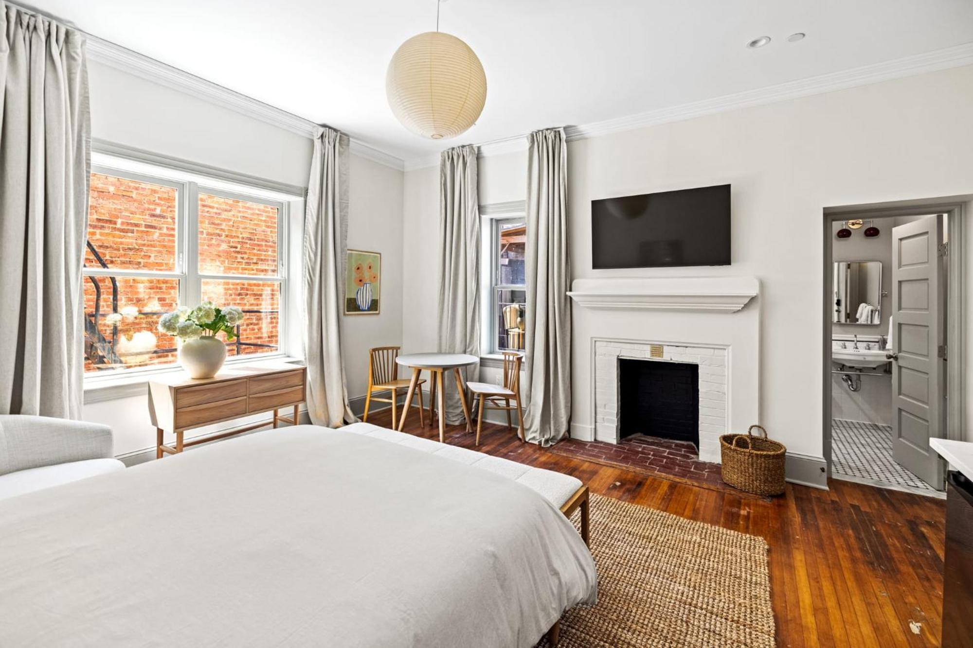 3c At Maison Dupont A Dupont Circle