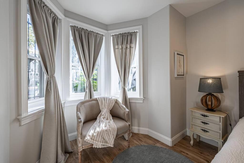 Lux In Dc Apartment