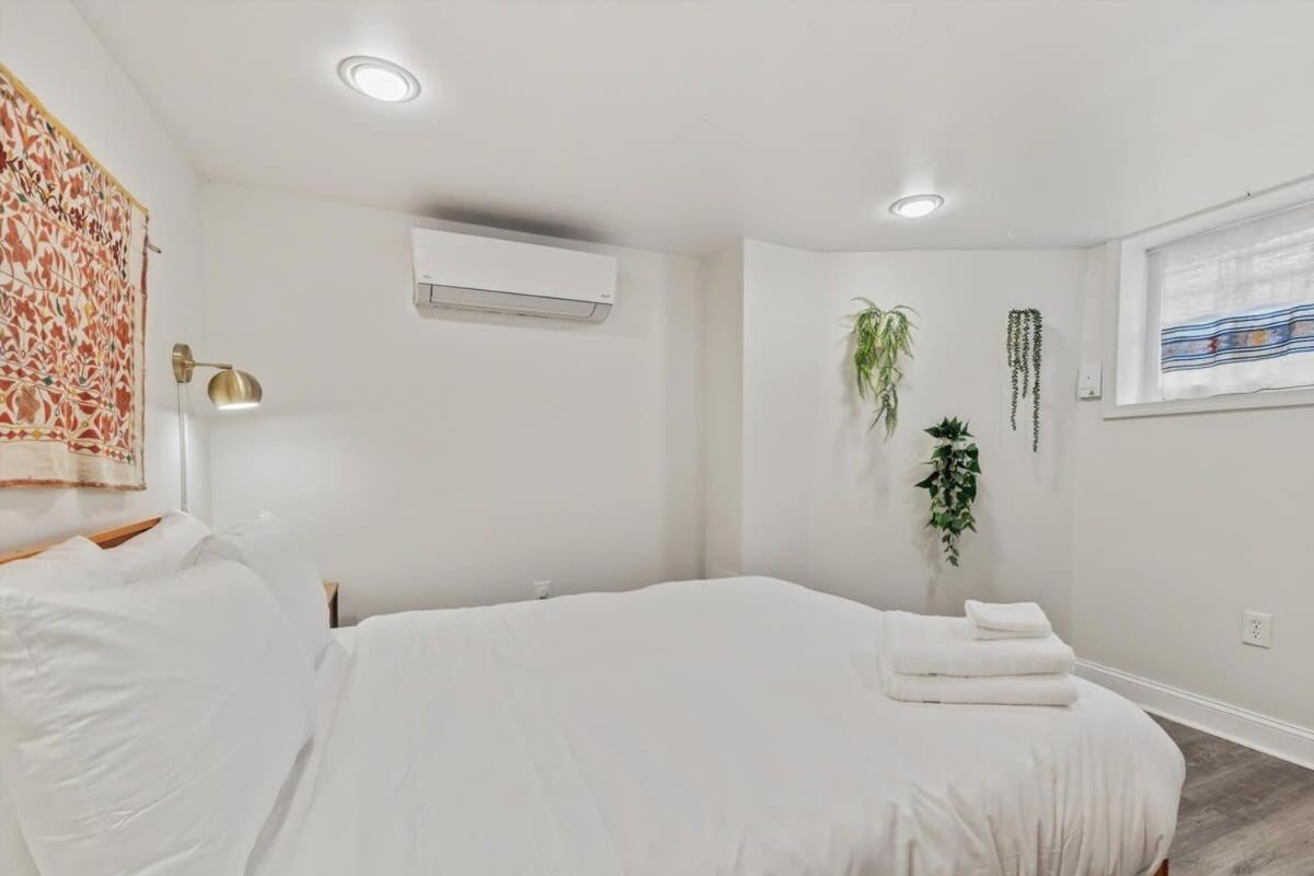 Garden-level 2-br In Historic Petworth Apartment