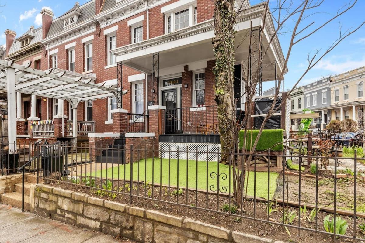 Garden-level 2-br In Historic Petworth Apartment