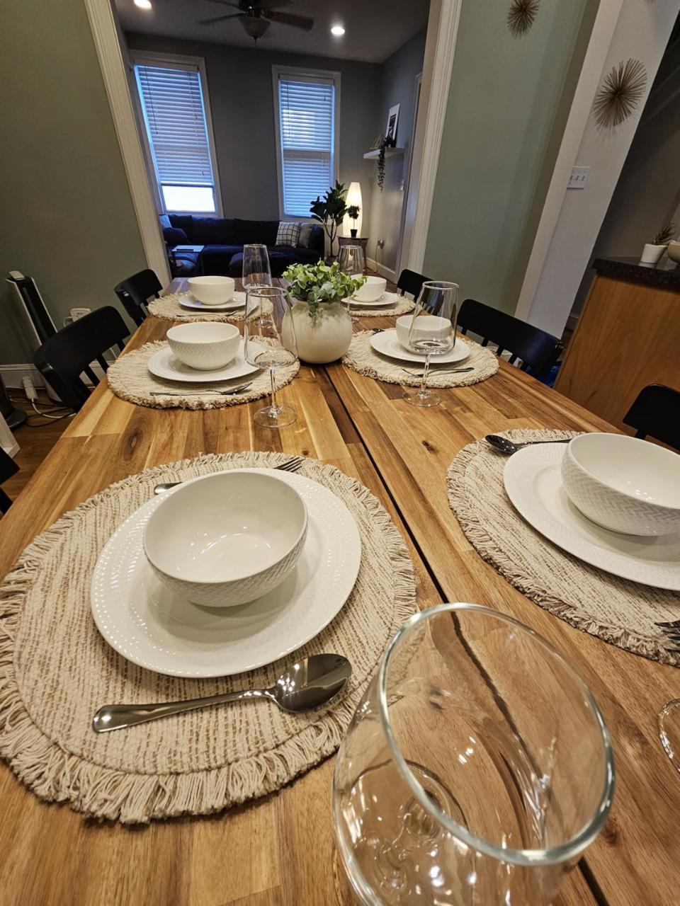 Apartment Peaceful 3 Bedroom With Parking, Family Friendly Near Medstar *