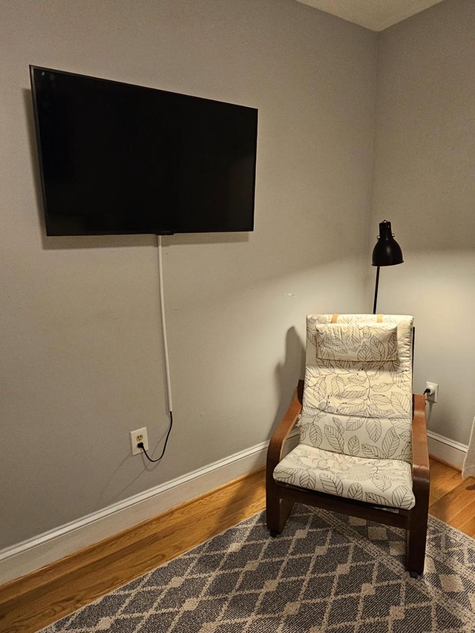 Apartment Peaceful 3 Bedroom With Parking, Family Friendly Near Medstar *