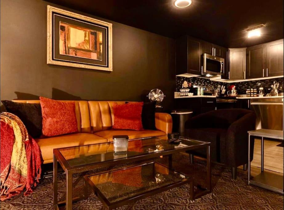 Bloomingdale Blues Speakeasy Free Parking Apartment