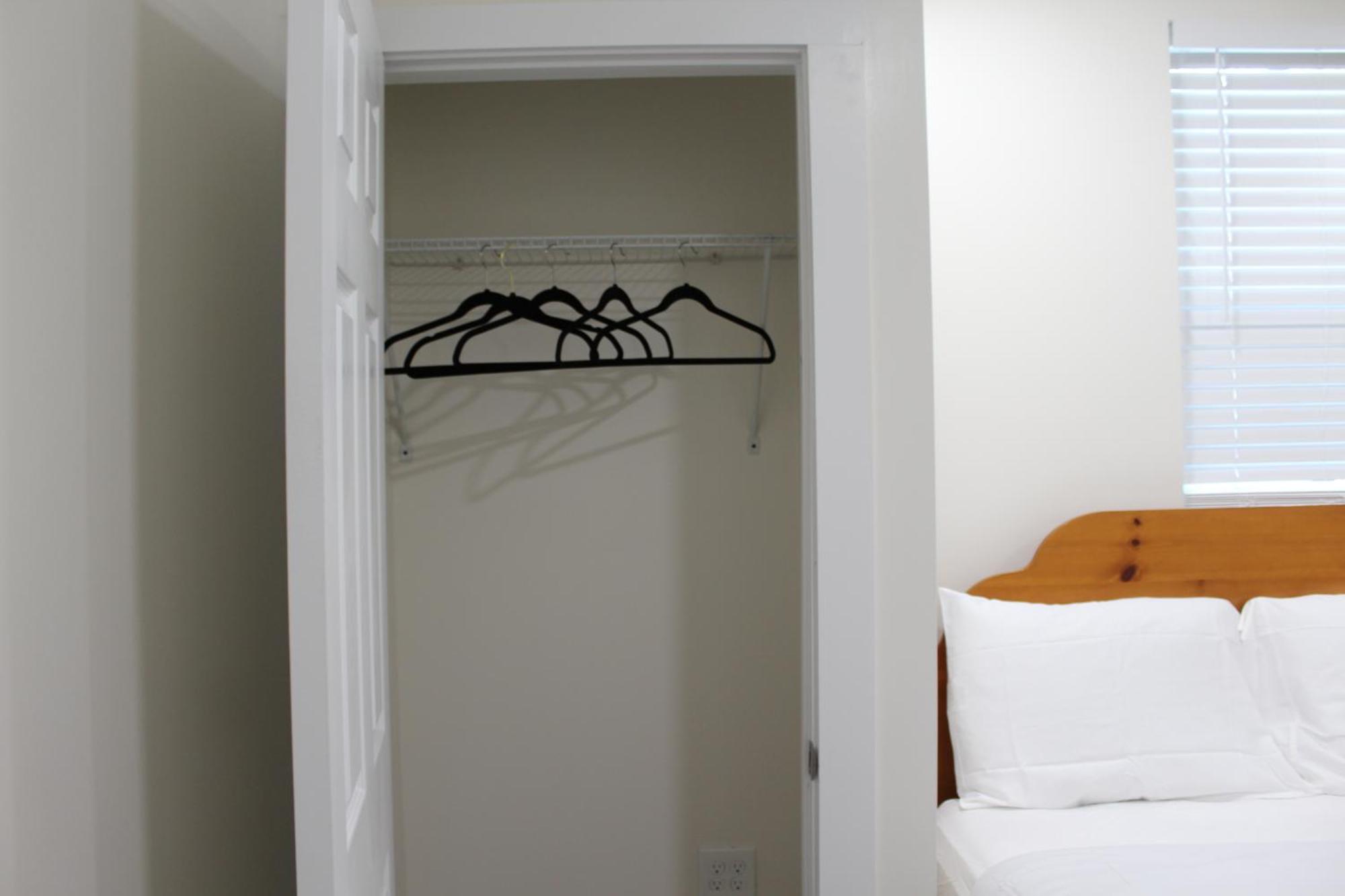 Bed & Breakfast Unit 1 - Two Bedroom With Wifi In Awesome - Visit Bitly Link Slash Nelsonpl1 *