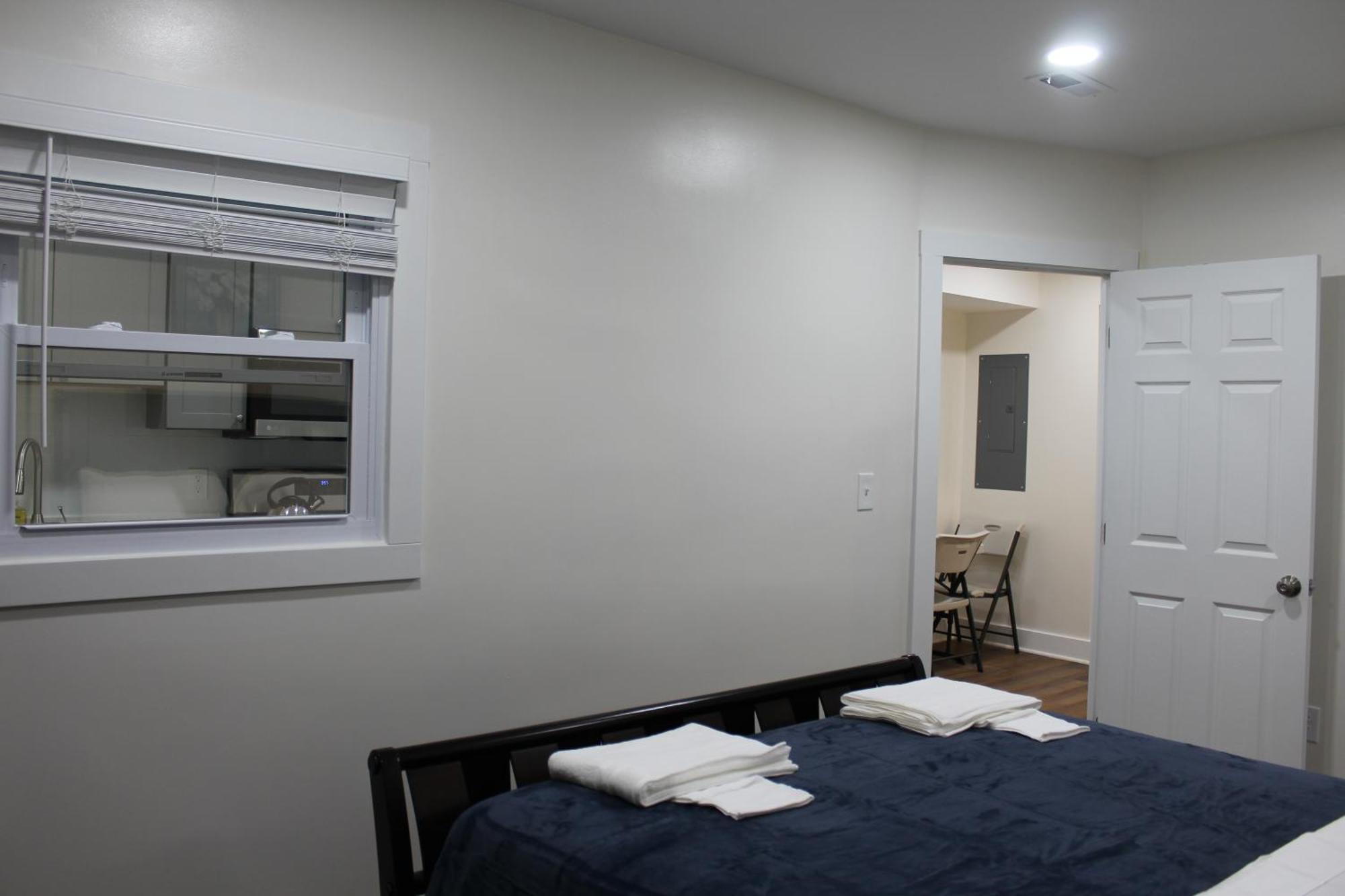 Bed & Breakfast Unit 1 - Two Bedroom With Wifi In Awesome - Visit Bitly Link Slash Nelsonpl1 *