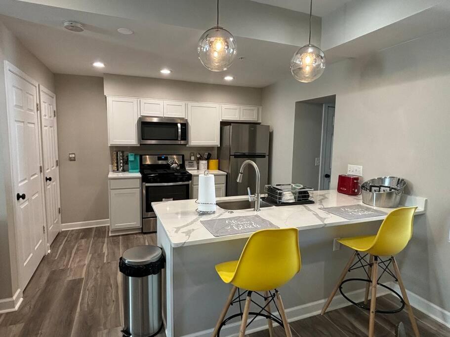 Spacious 5br 15 Mins From Downtown -free Parking! Bed & Breakfast