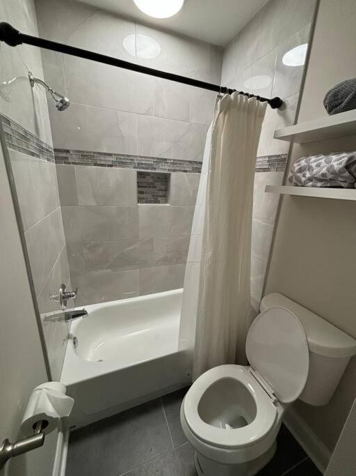 Spacious 5br 15 Mins From Downtown -free Parking!