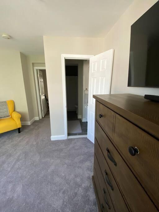 Spacious 5br 15 Mins From Downtown -free Parking! * Washington
