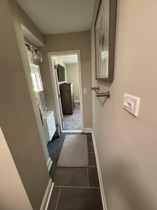 Spacious 5br 15 Mins From Downtown -free Parking! Bed & Breakfast *