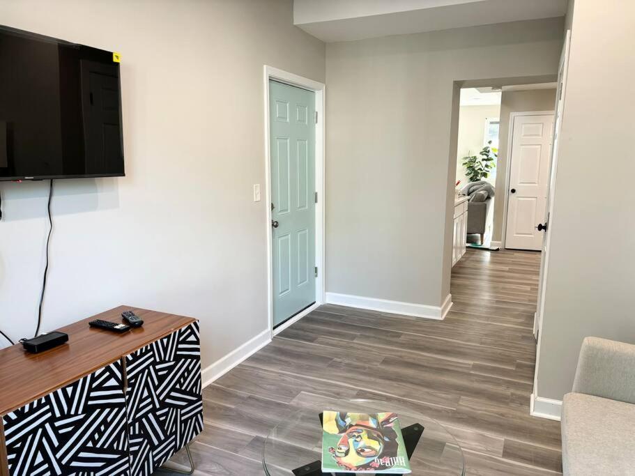 Spacious 5br 15 Mins From Downtown -free Parking! Bed & Breakfast Washington