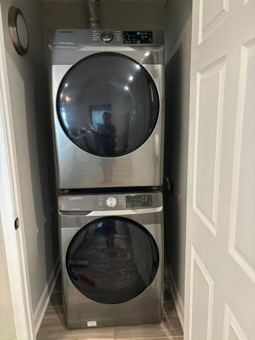 Spacious 5br 15 Mins From Downtown -free Parking! *