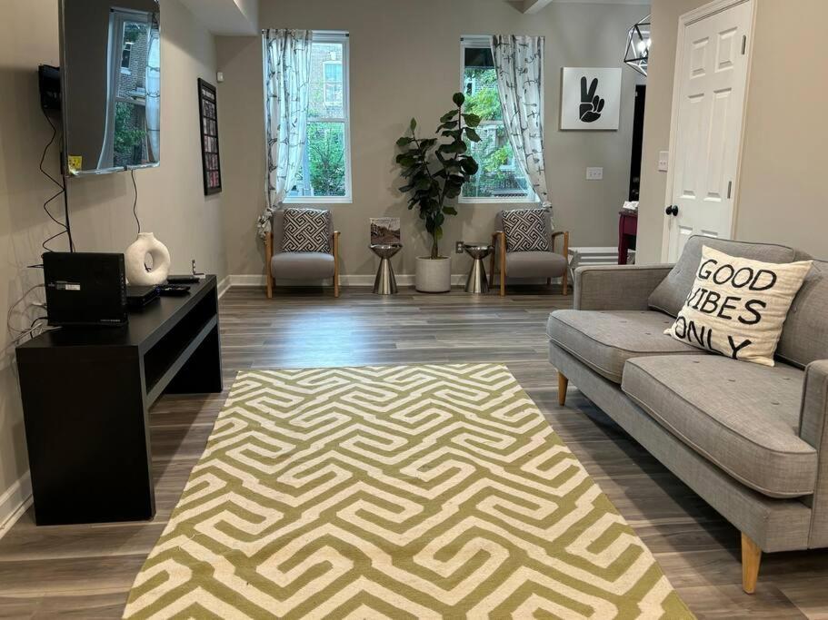 Spacious 5br 15 Mins From Downtown -free Parking! Bed & Breakfast