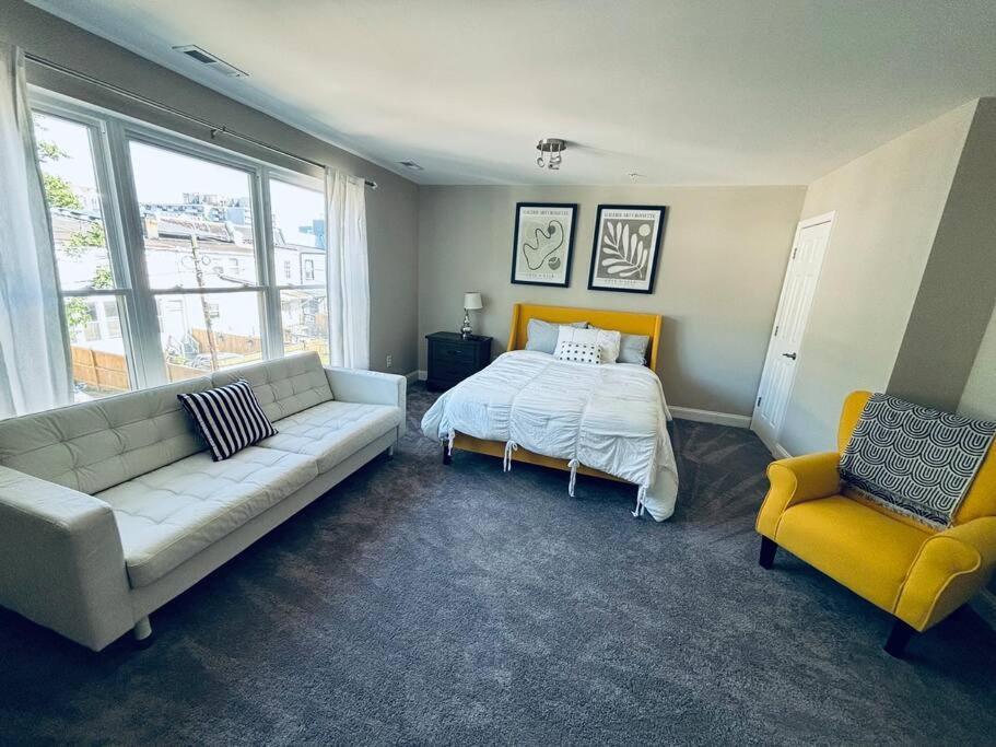 Spacious 5br 15 Mins From Downtown -free Parking! Bed & Breakfast Washington