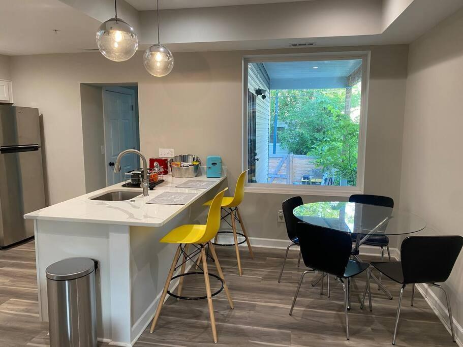 Spacious 5br 15 Mins From Downtown -free Parking! *
