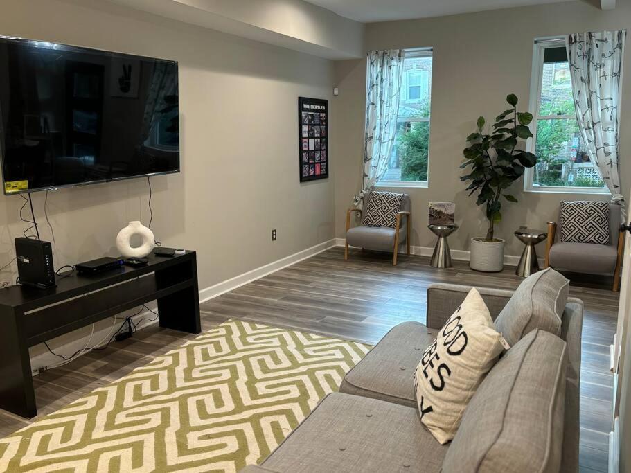Spacious 5br 15 Mins From Downtown -free Parking! *