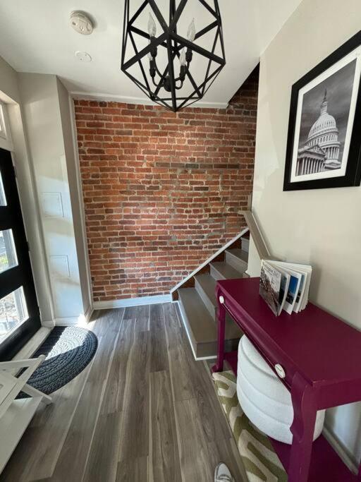 Spacious 5br 15 Mins From Downtown -free Parking! * Washington