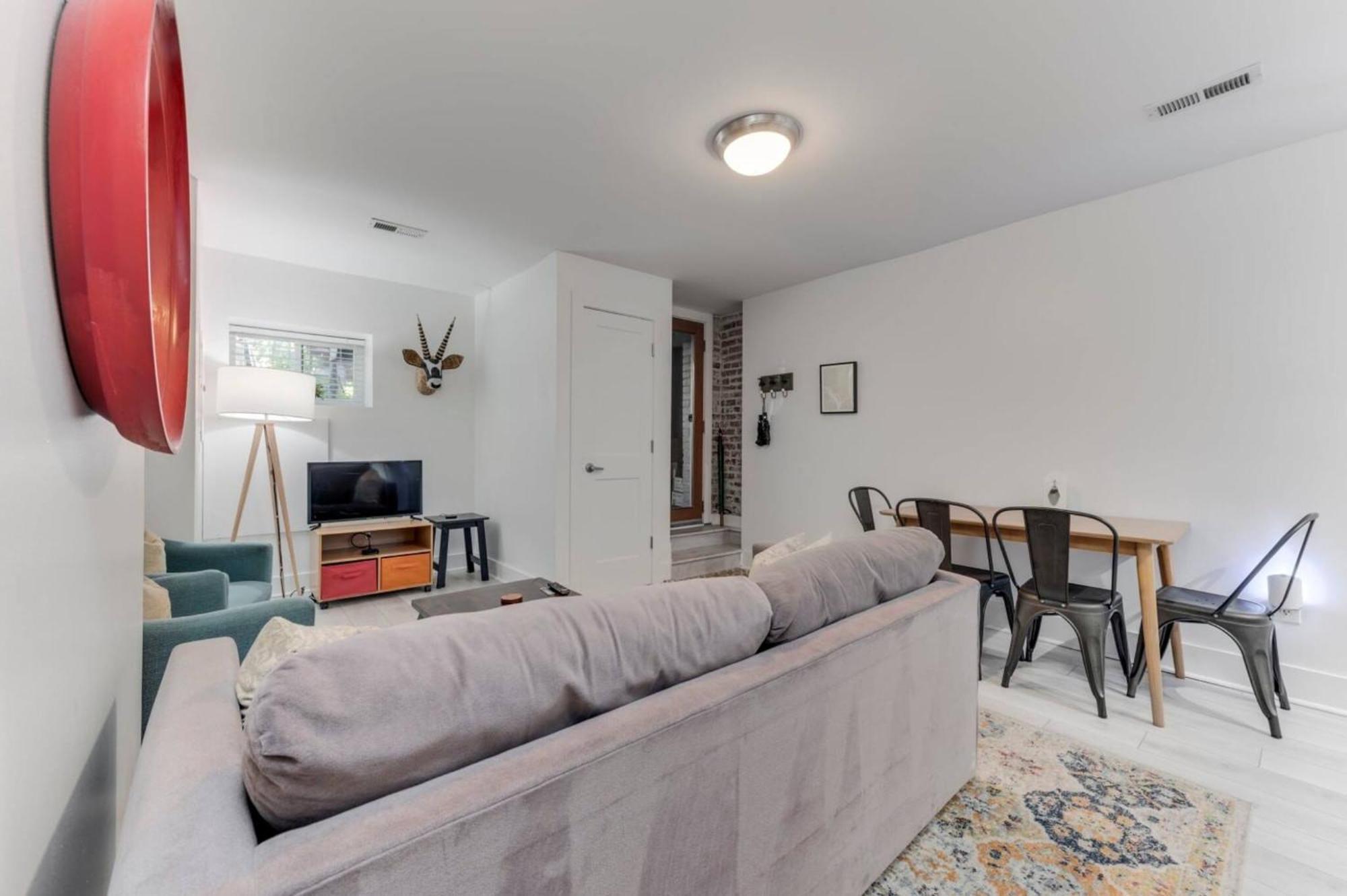 Apartment Charming 2bd1ba In Hip Area - Near Metro Washington