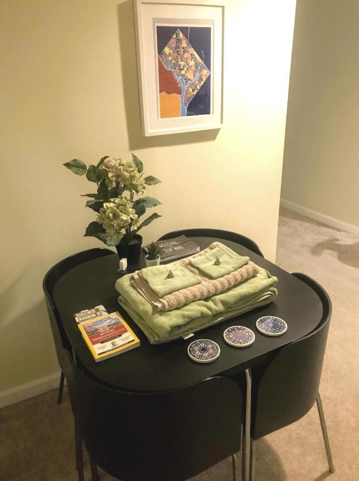 1br Queen W Secure Parking And Fiberoptics Apartment Washington