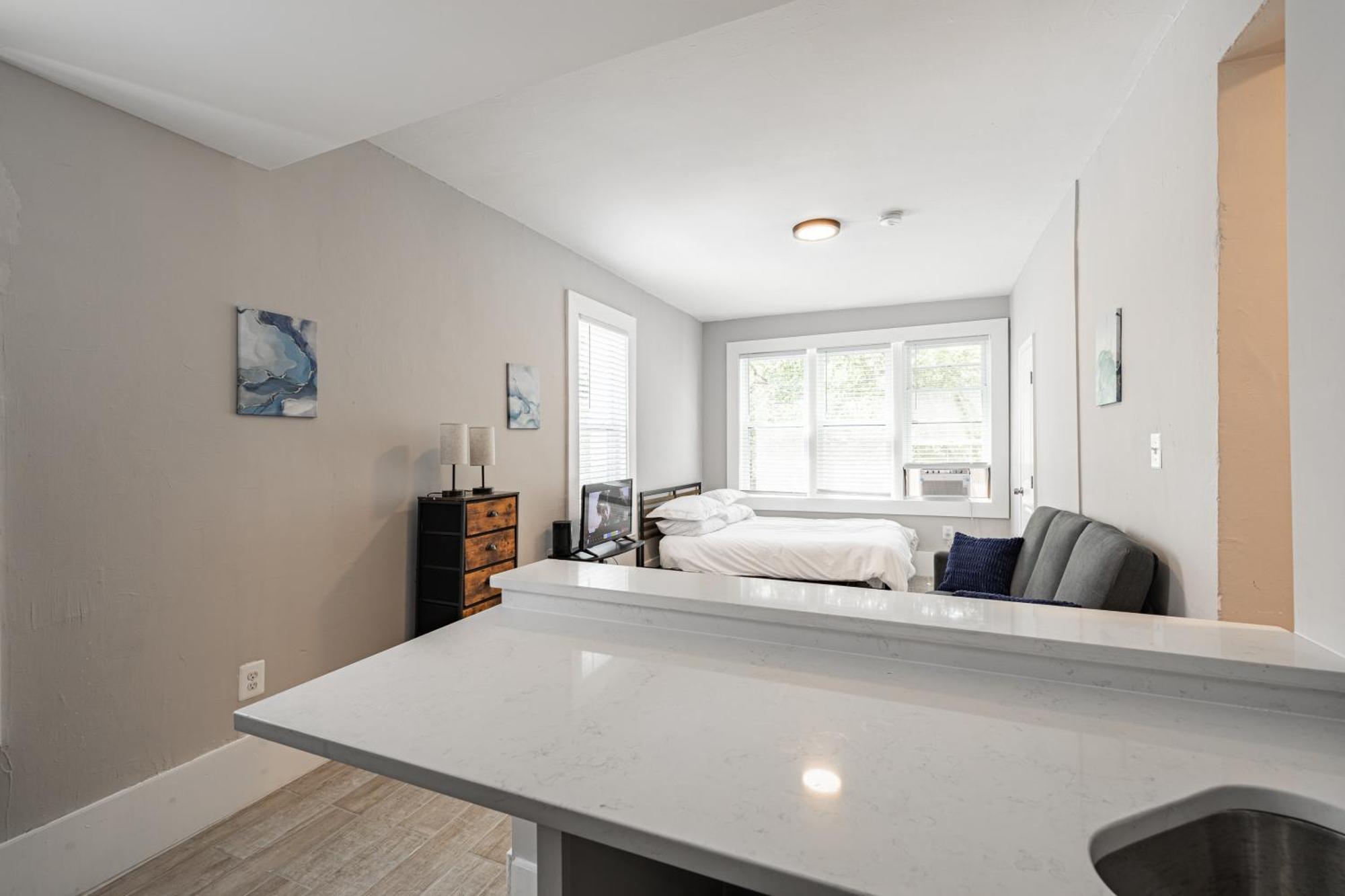 Updated Studio In Dupont Dc *