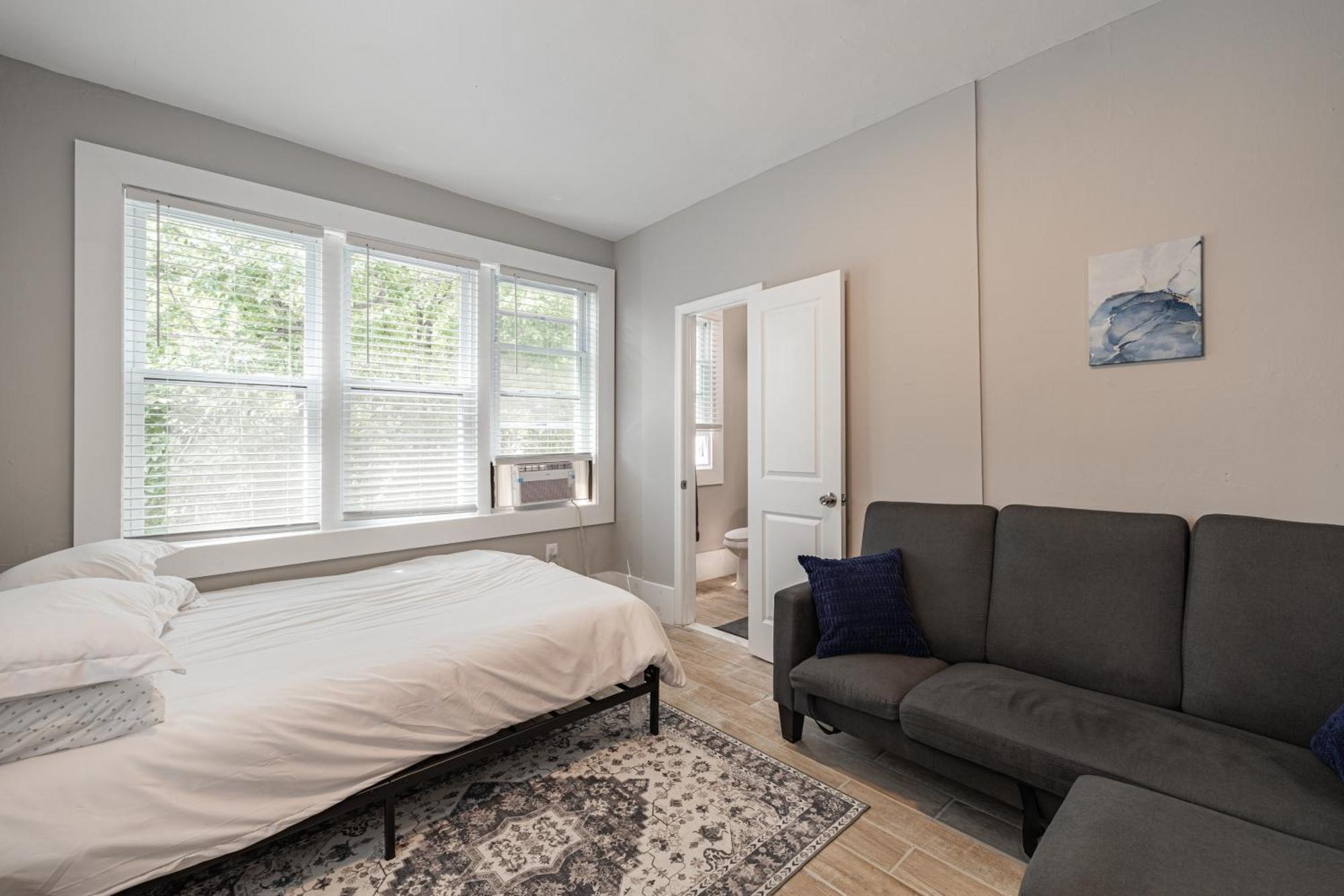 Updated Studio In Dupont Dc * Washington