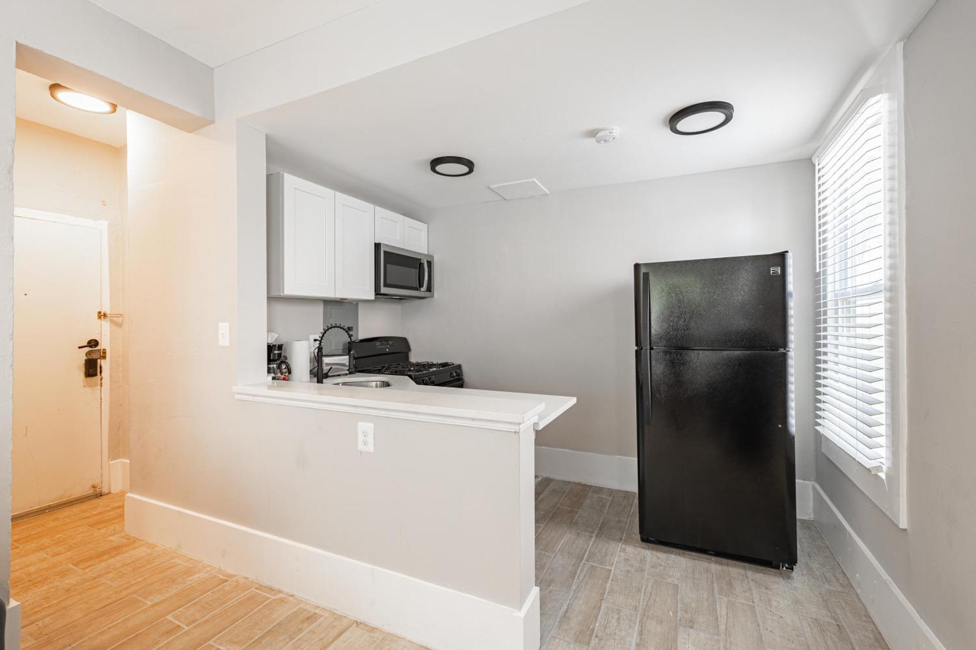 Apartment Updated Studio In Dupont Dc Washington
