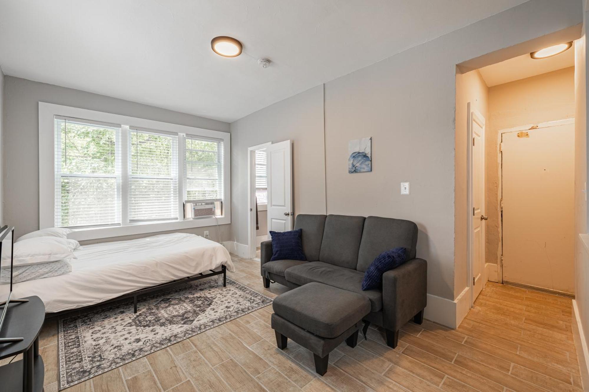 Updated Studio In Dupont Dc * Washington