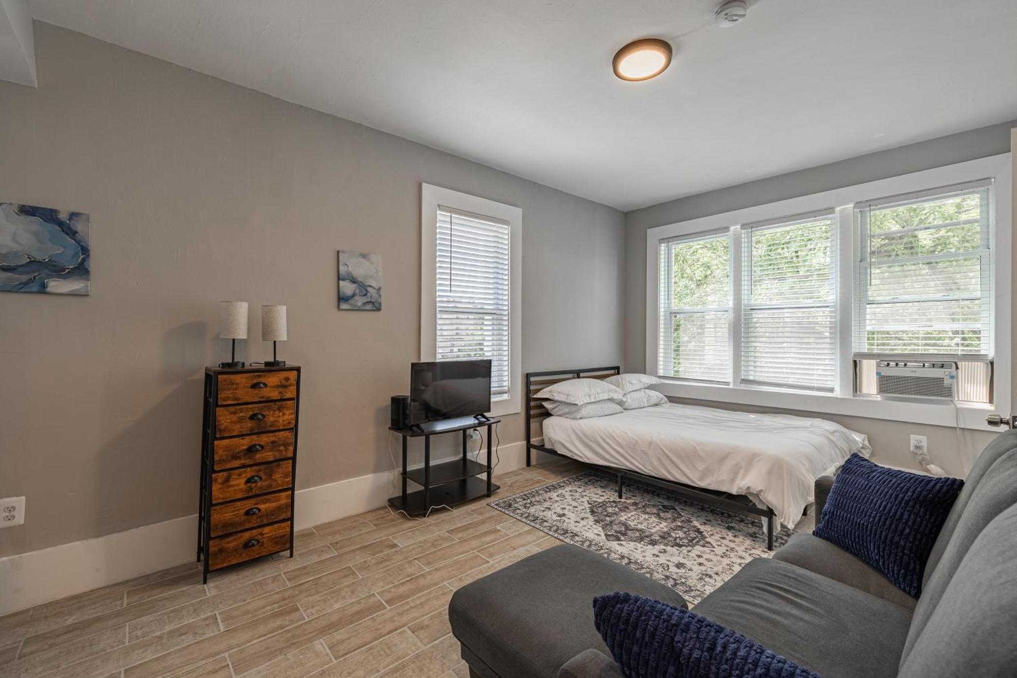 Updated Studio In Dupont Dc Apartment