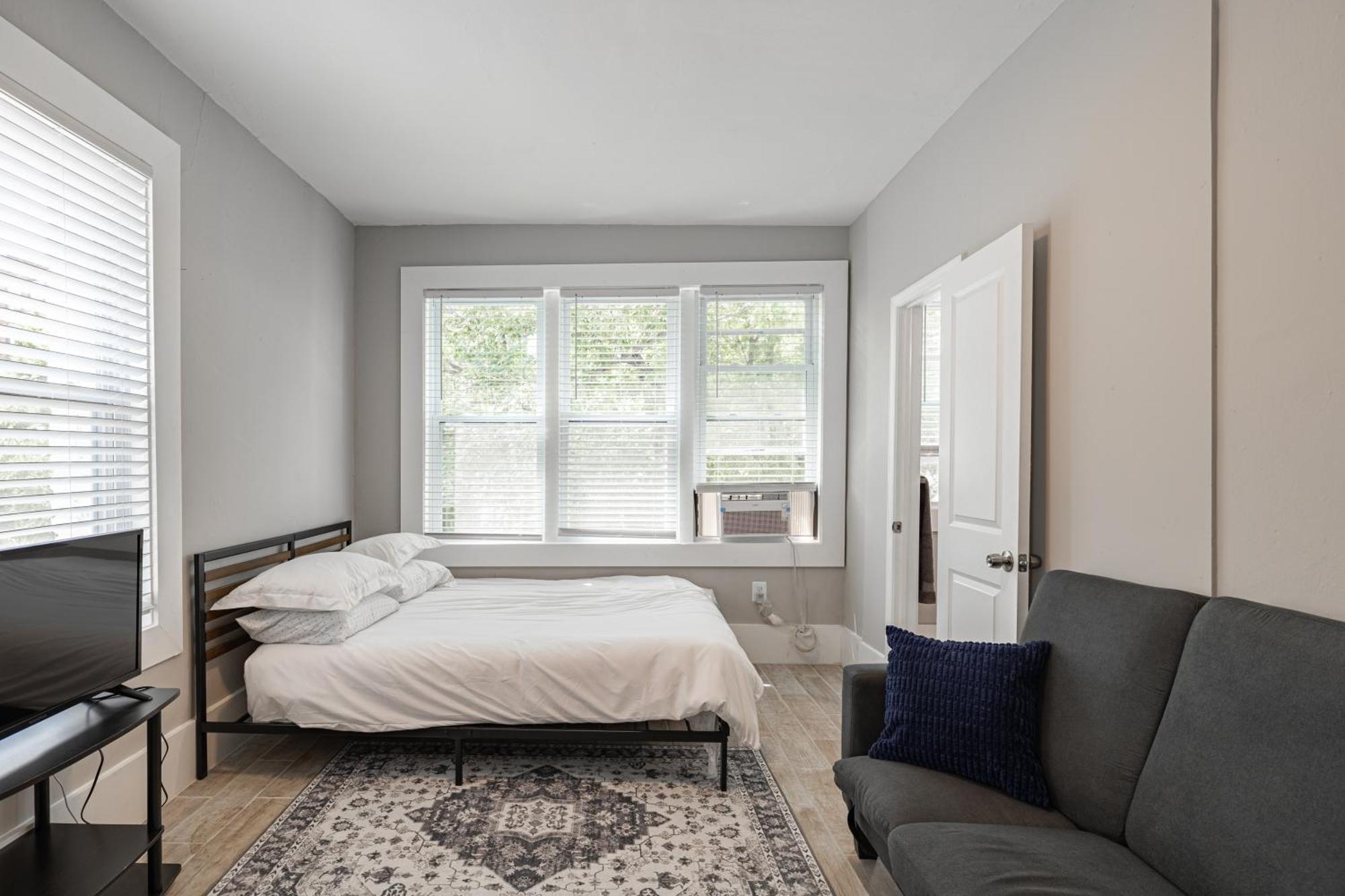 Updated Studio In Dupont Dc * Washington