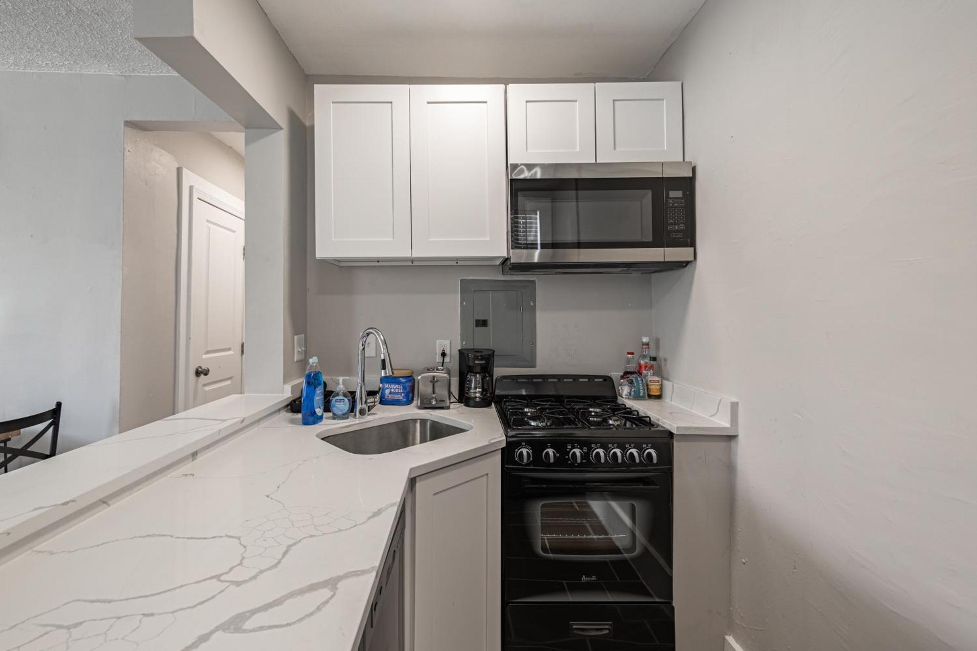 Updated Studio In Dupont Dc *