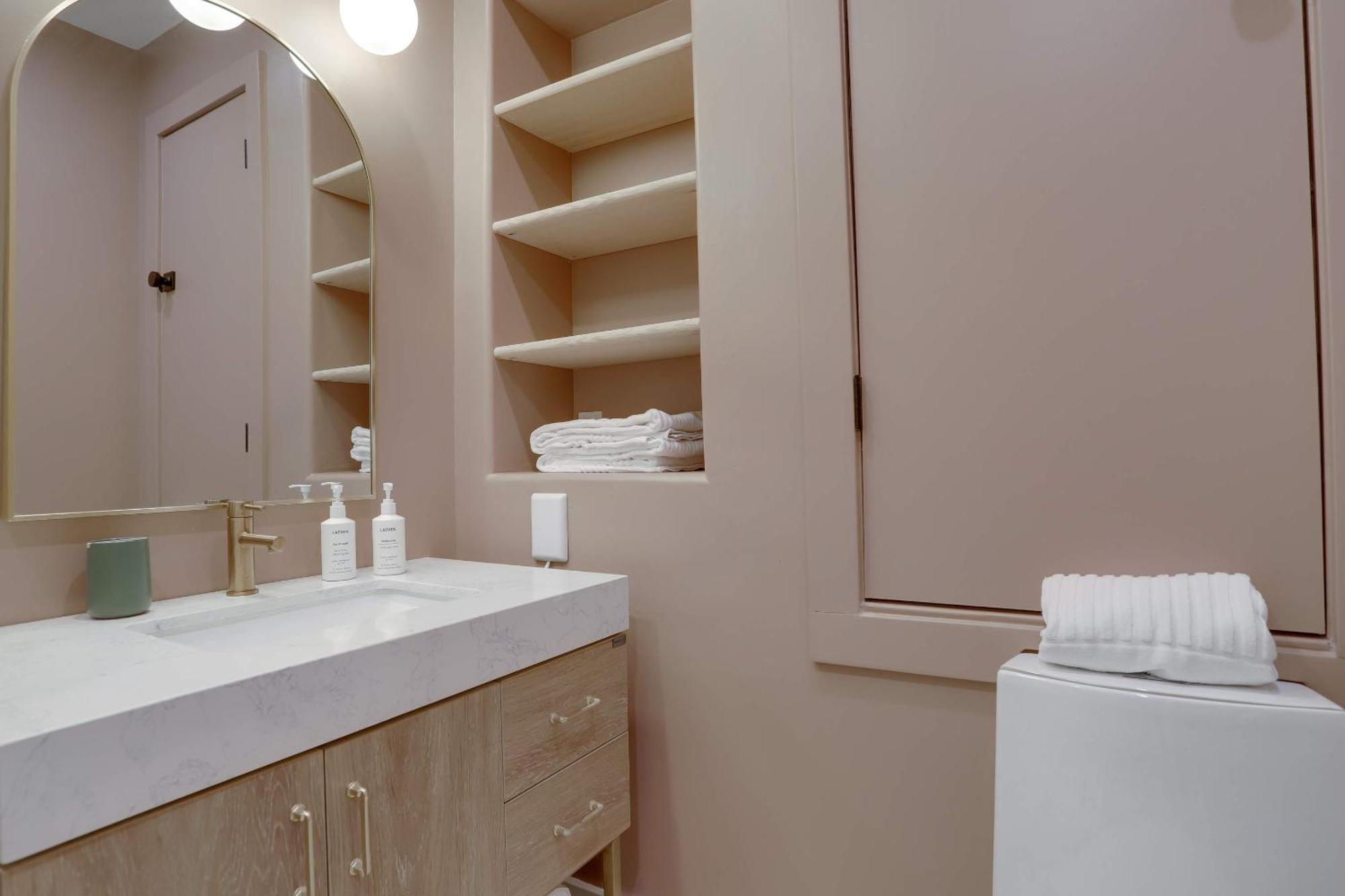 Sojourn's Stanton Park Sleeps 4 Apartment Washington