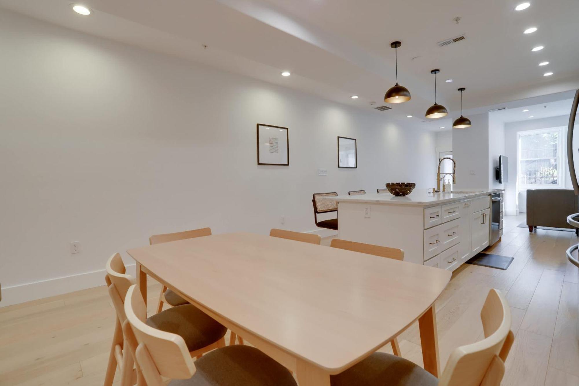 Sojourn's Stanton Park Sleeps 4 Apartment Washington
