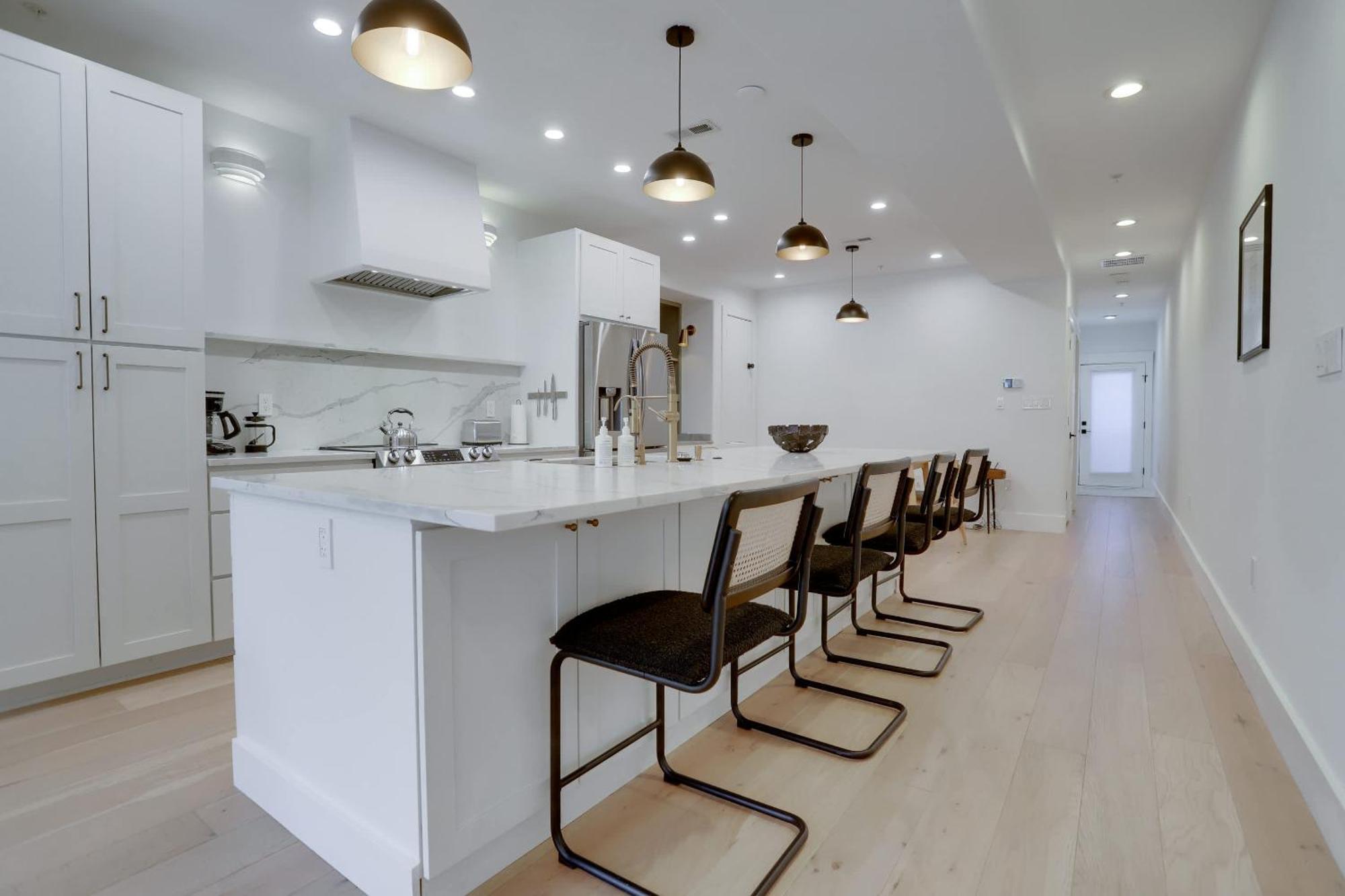 Apartment Sojourn's Stanton Park Sleeps 4 *