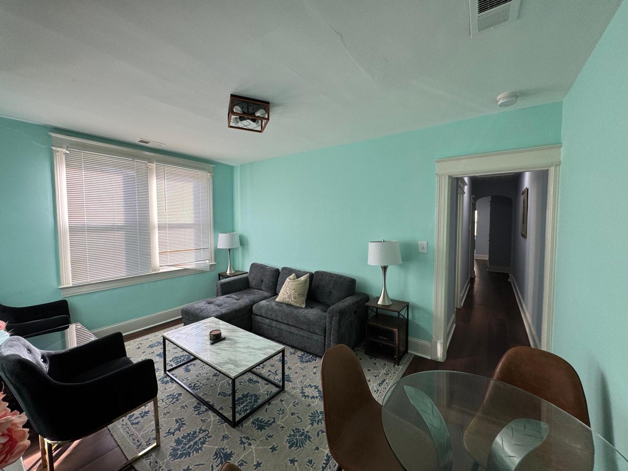 Beautiful Updated 4br In Dc With Easy Parking Apartment *