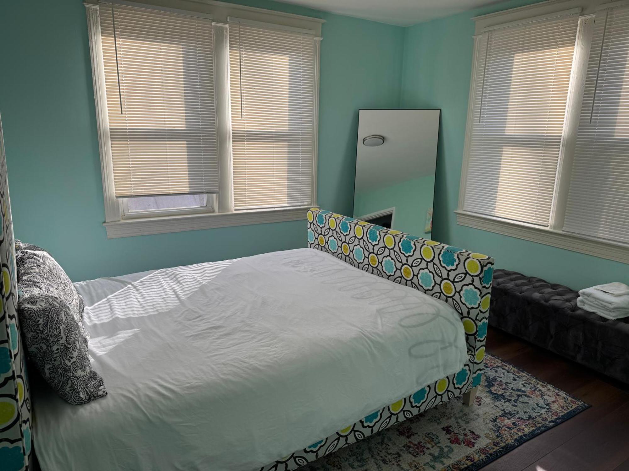 Beautiful Updated 4br In Dc With Easy Parking Apartment *