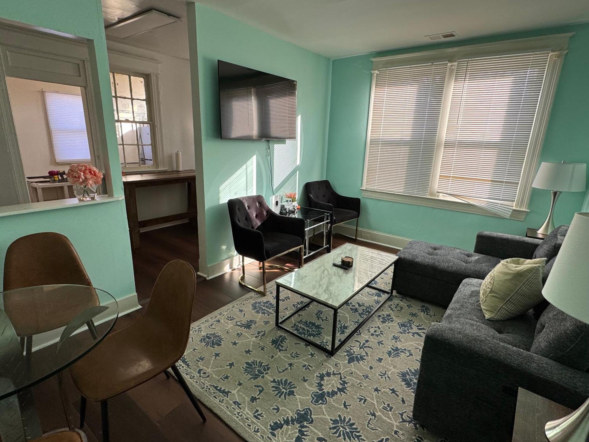 Beautiful Updated 4br In Dc With Easy Parking Apartment Washington