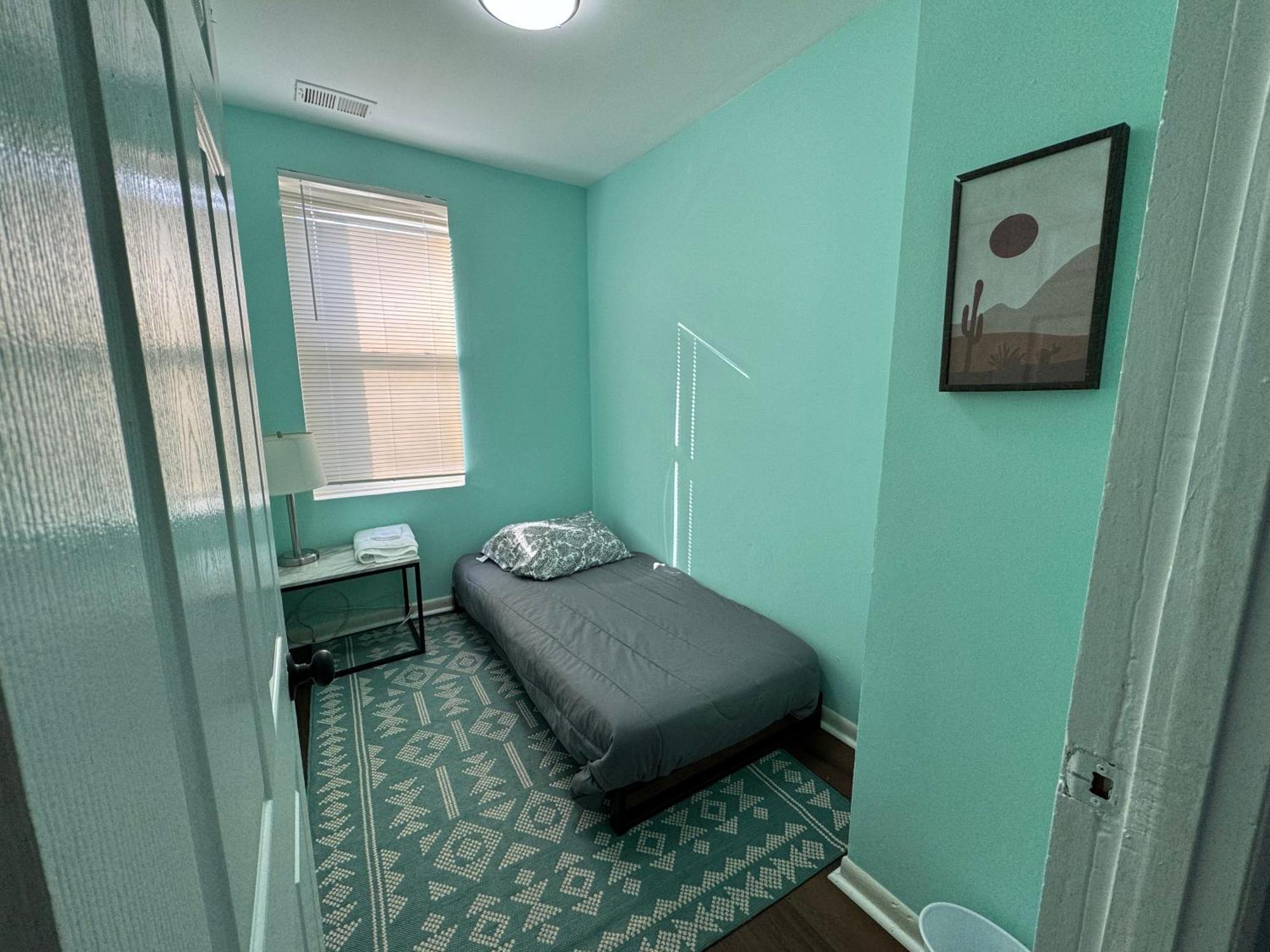 Beautiful Updated 4br In Dc With Easy Parking Apartment