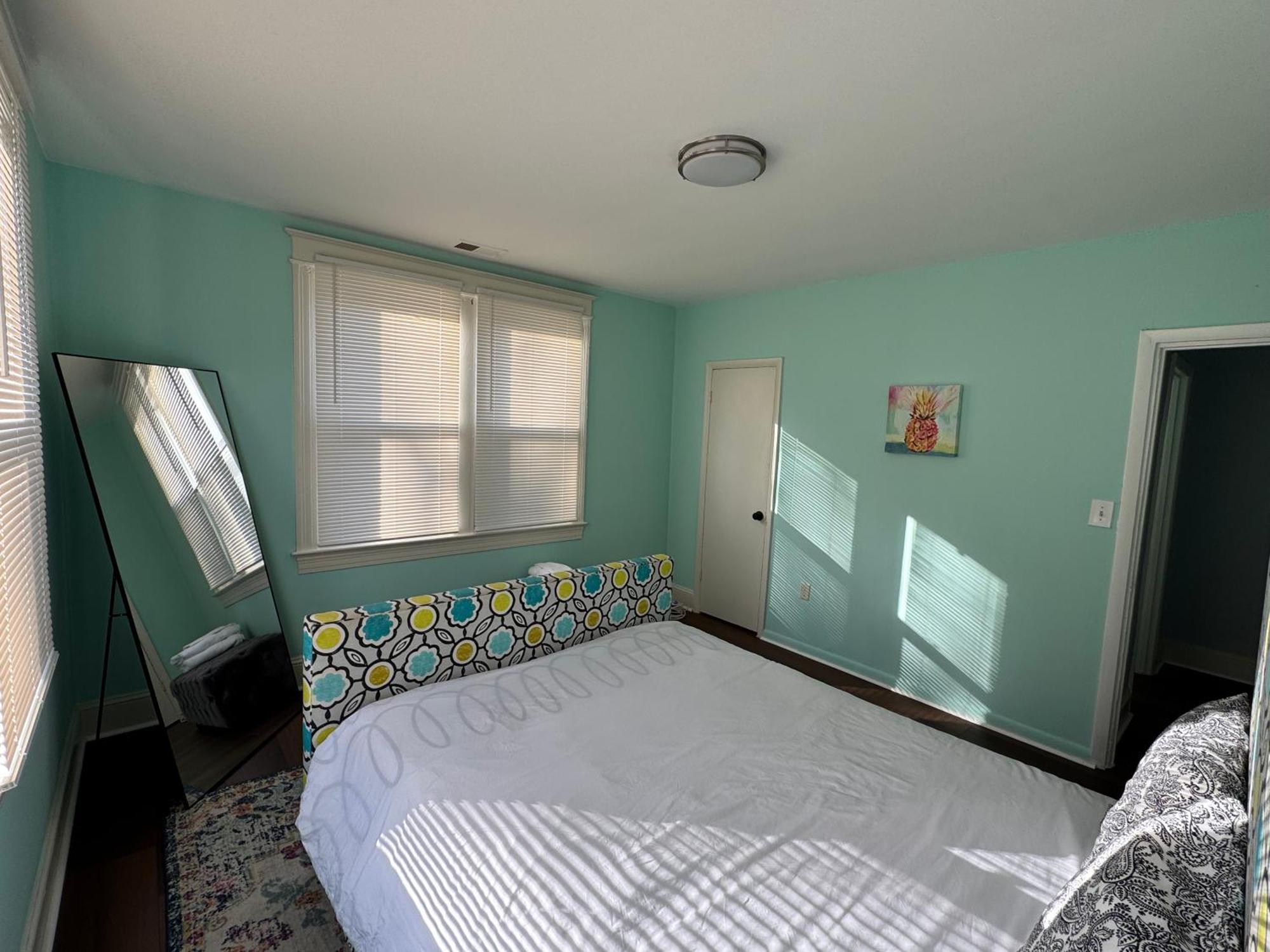 Beautiful Updated 4br In Dc With Easy Parking *
