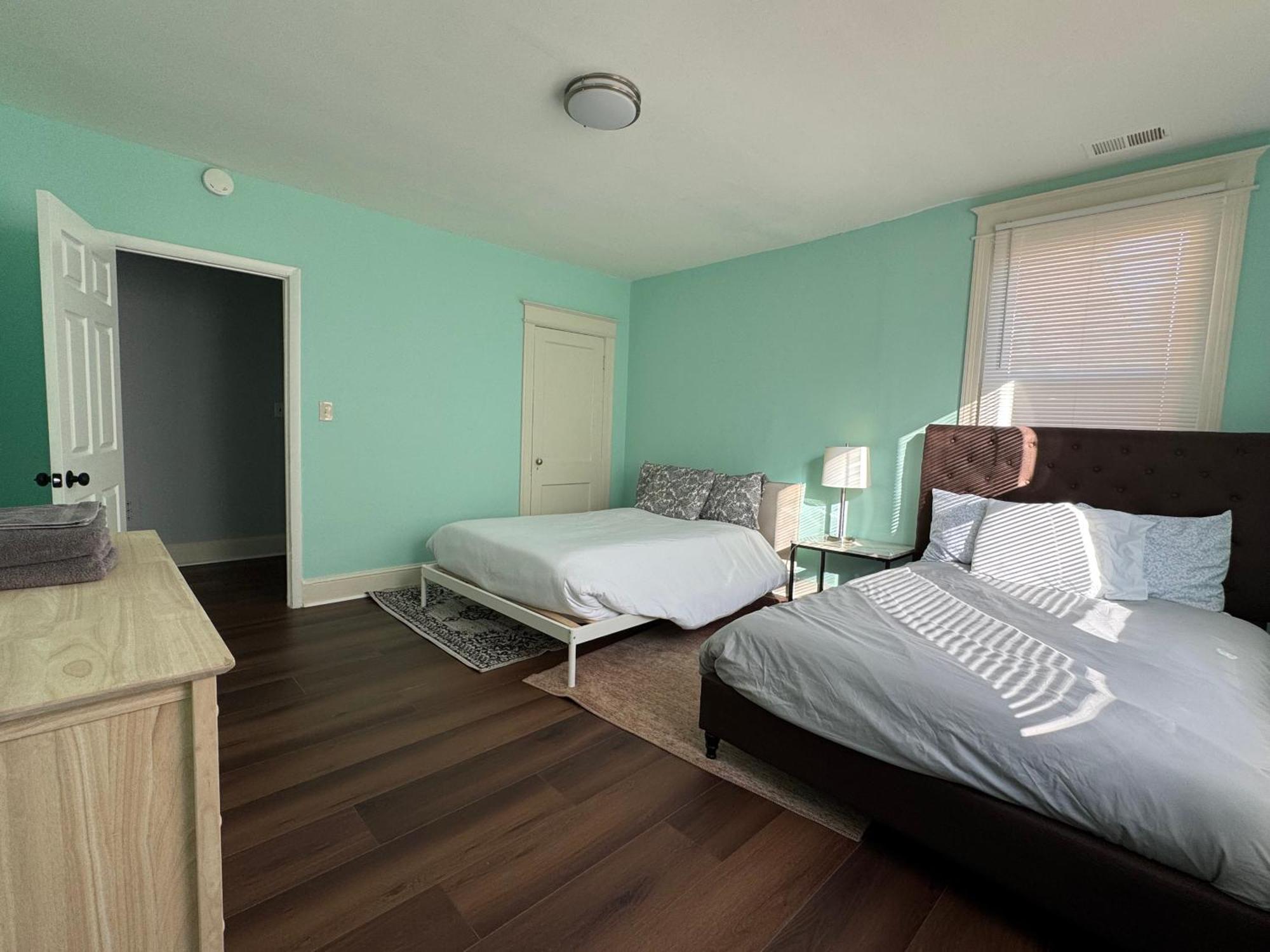 Beautiful Updated 4br In Dc With Easy Parking *